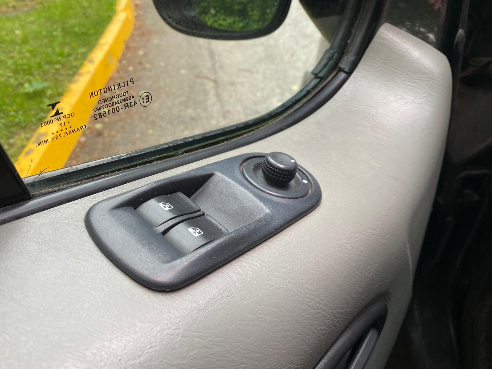 Opel Vivaro 9 vietas