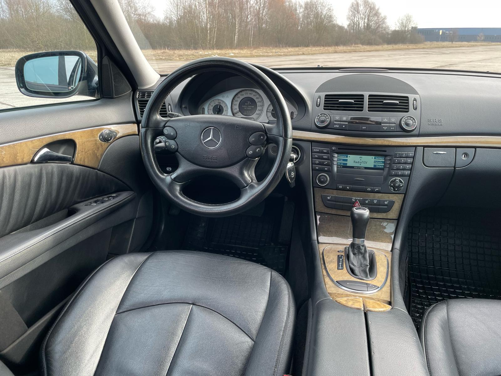 Mercedes Benz E320 AVANTGARDE