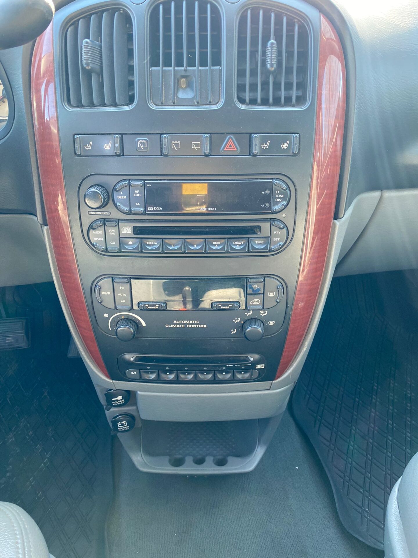 Chrysler Grand Voyager StowNGO 7-vietas