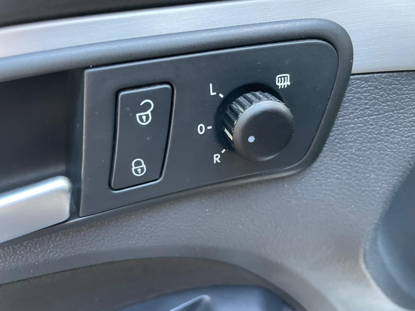 VW Touran 7-Vietīgs