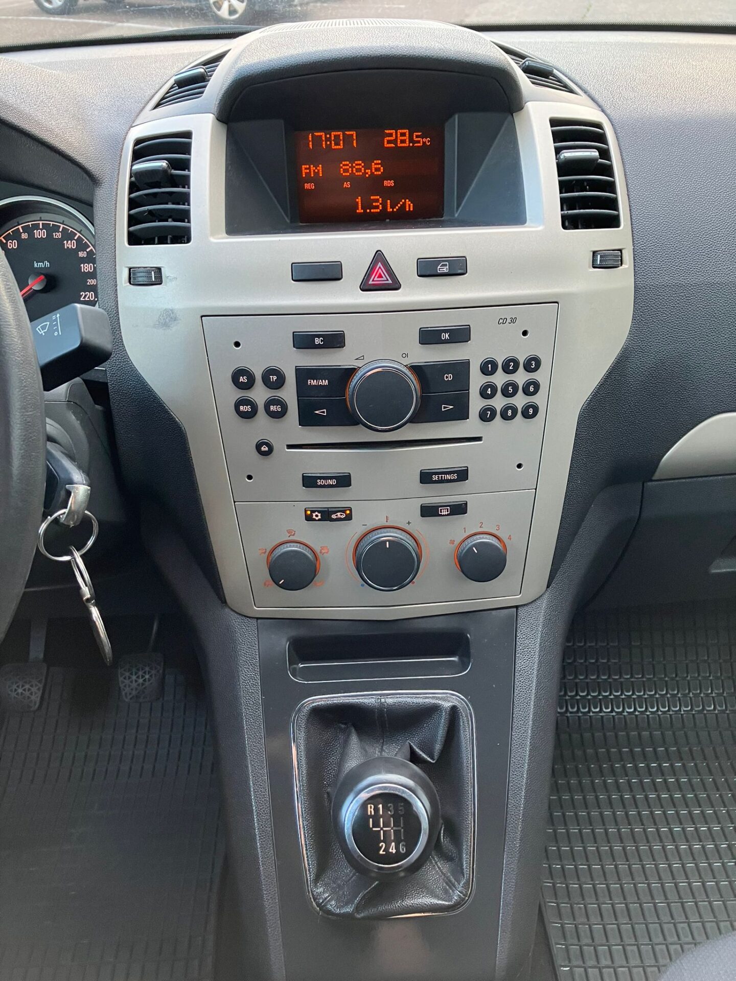 Opel Zafira 7-vietas
