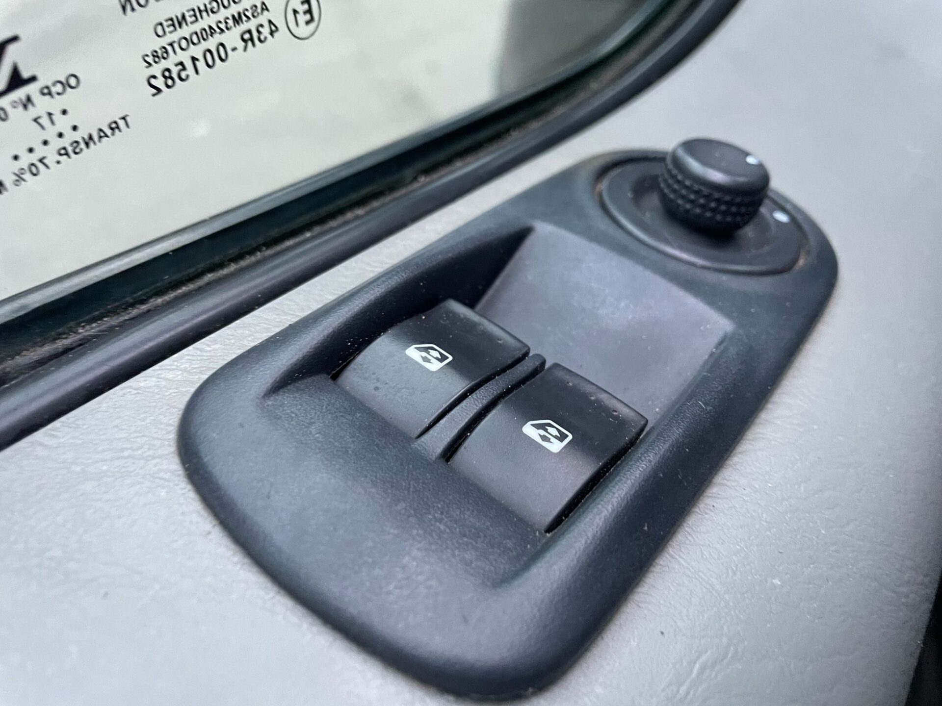 Opel Vivaro 9 vietas