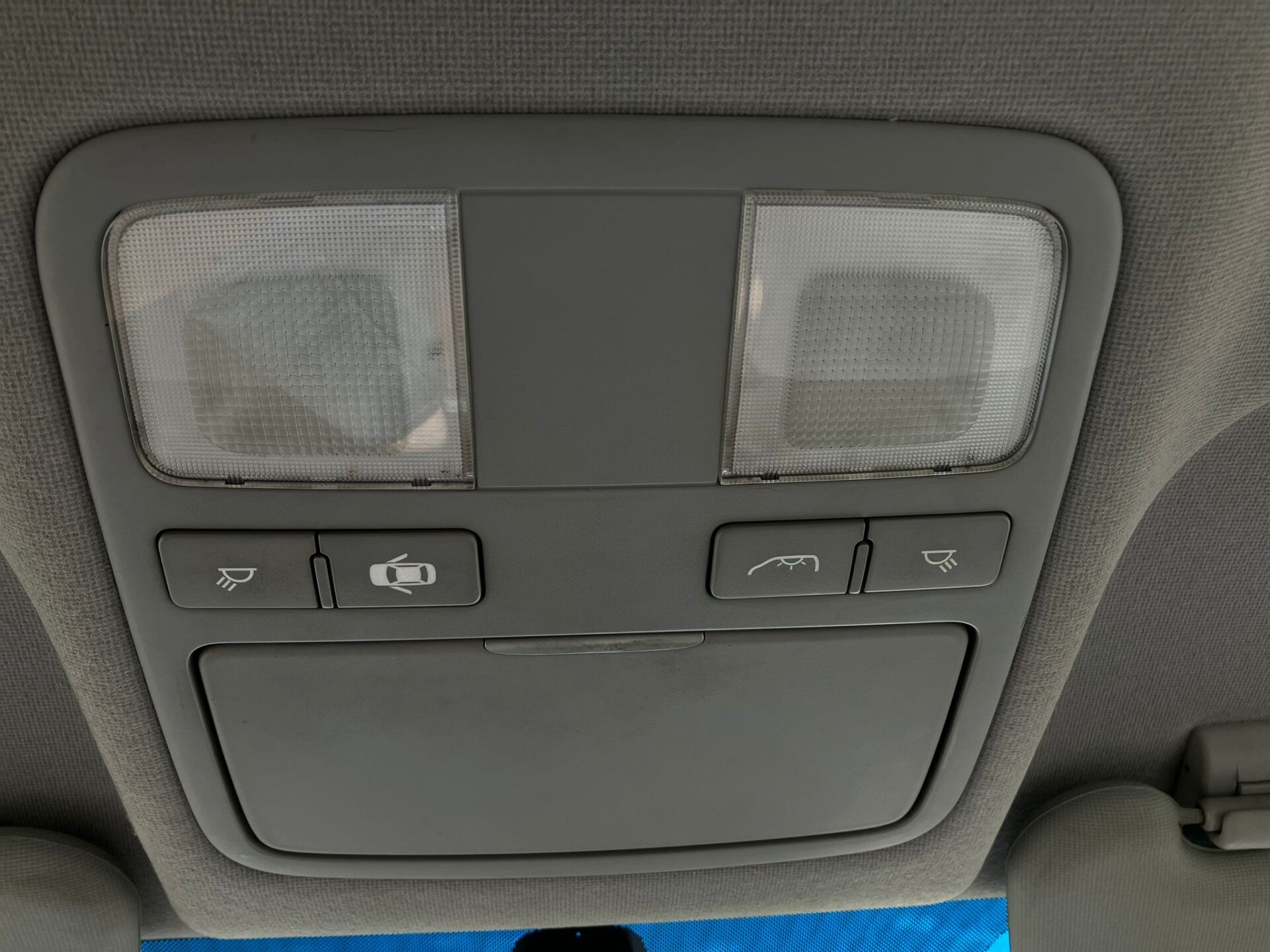 Hyundai H1 8-seats