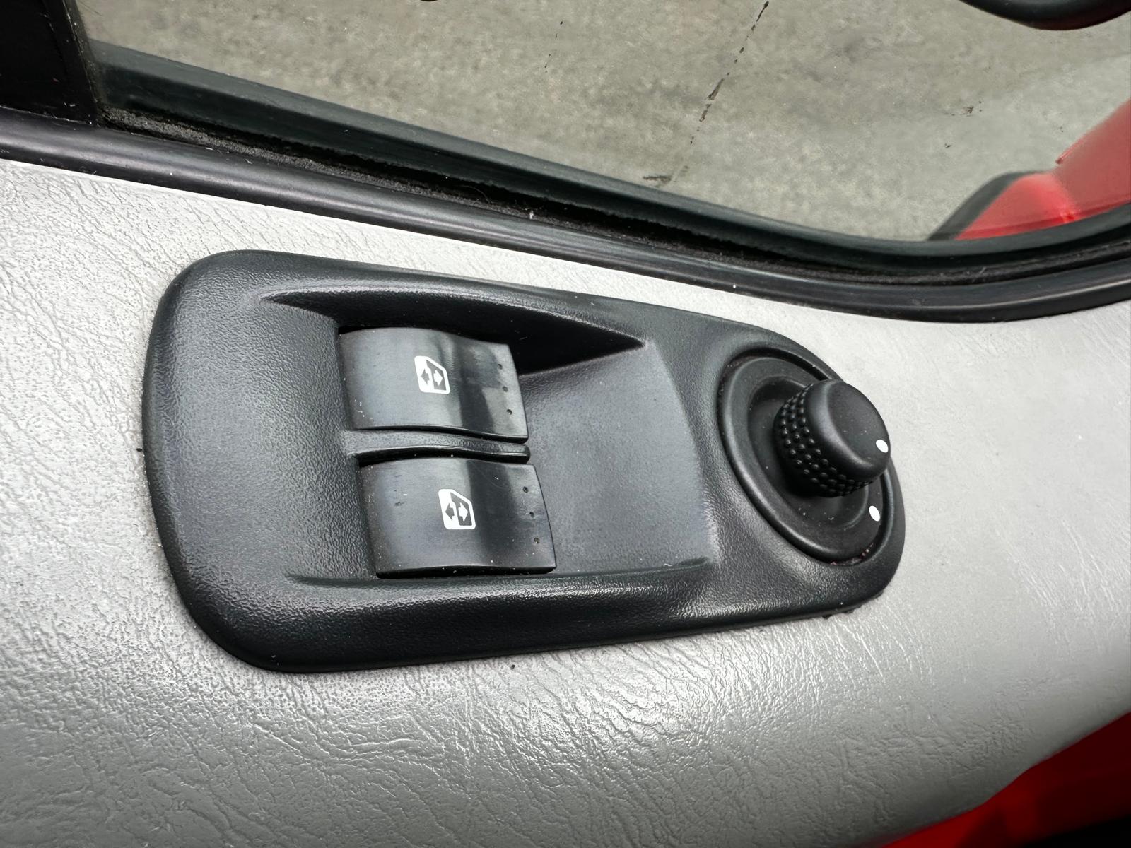 Opel Vivaro 5 seats