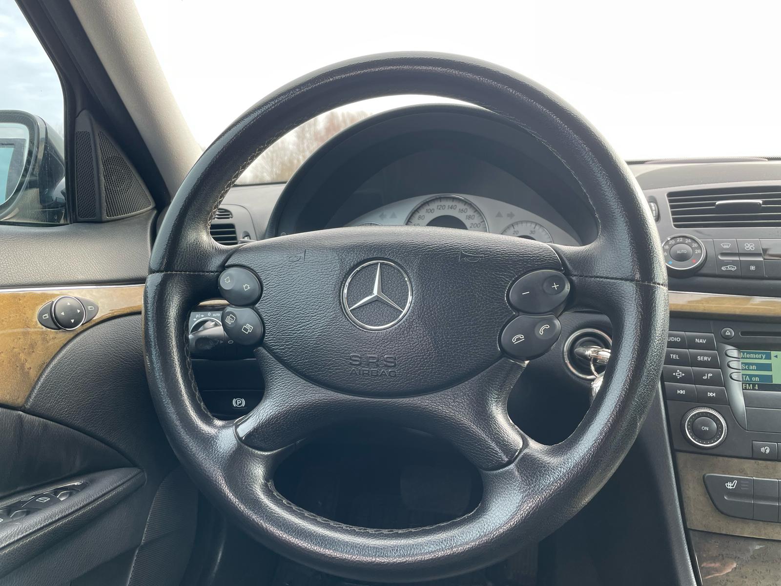 Mercedes Benz E320 AVANTGARDE