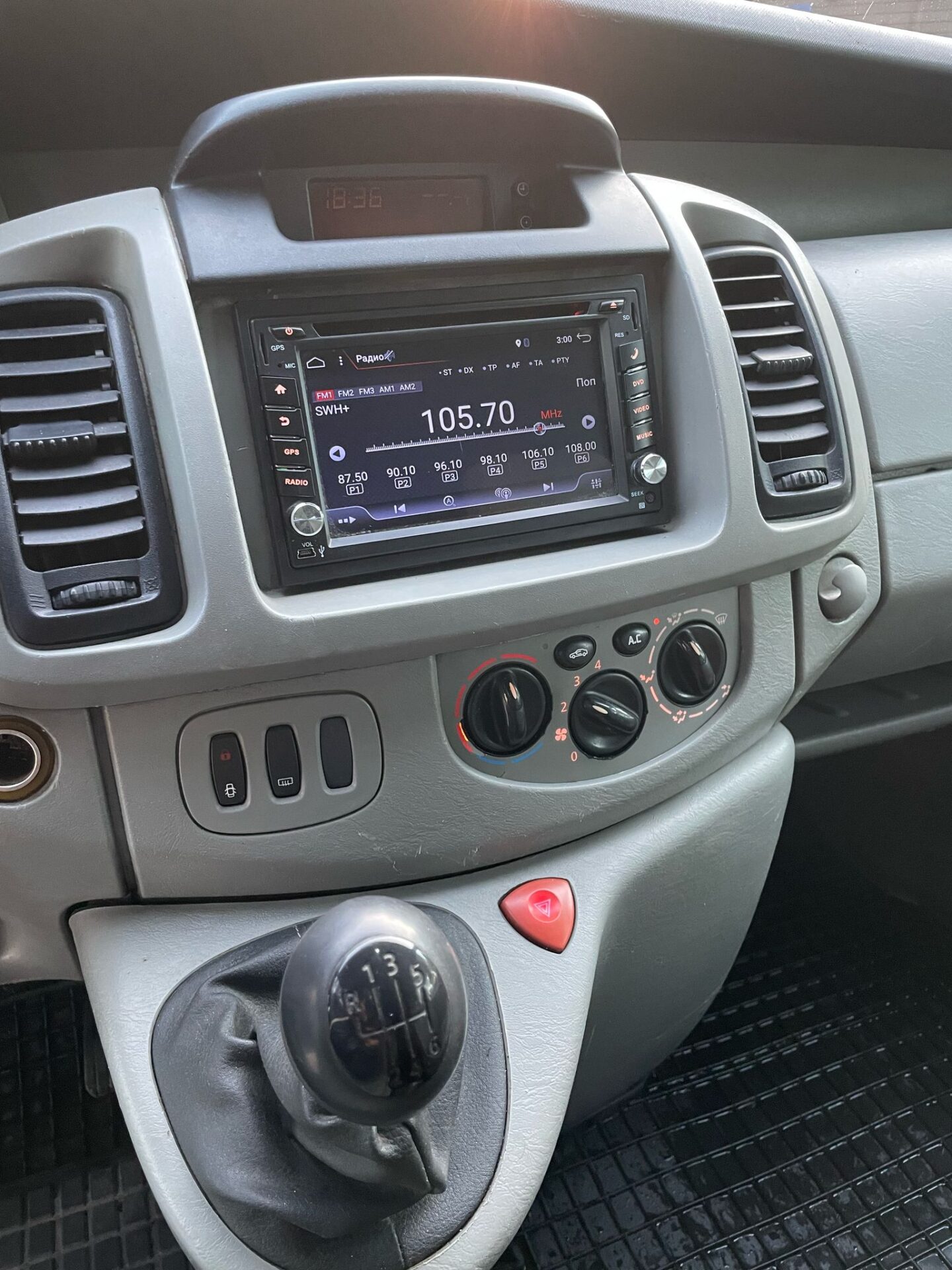 OPEL VIVARO 8-VIETAS