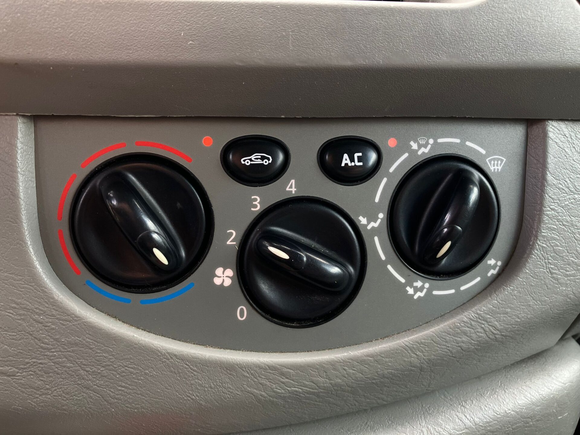 Opel Vivaro 9-vietas