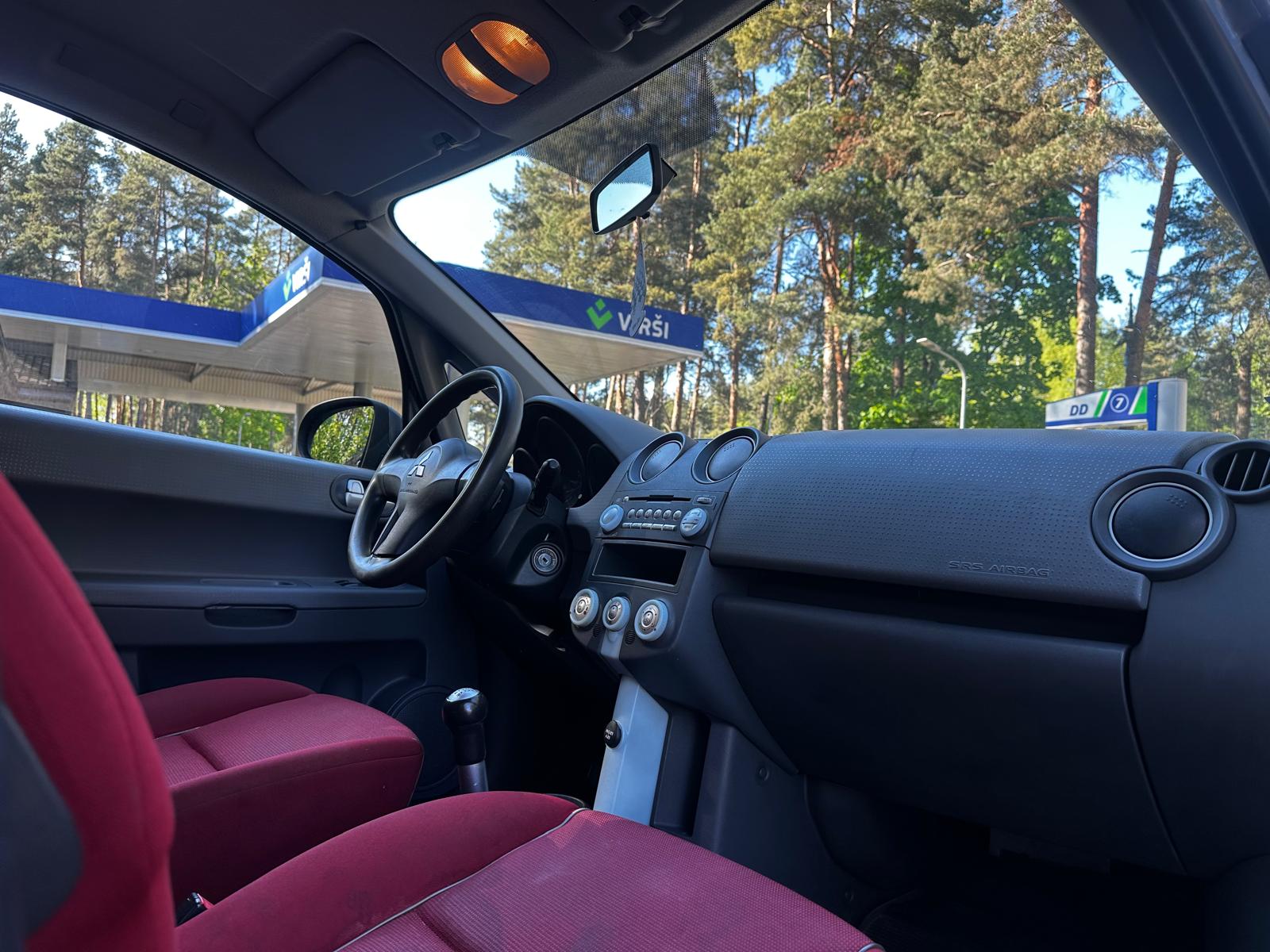 MITSUBISHI COLT
