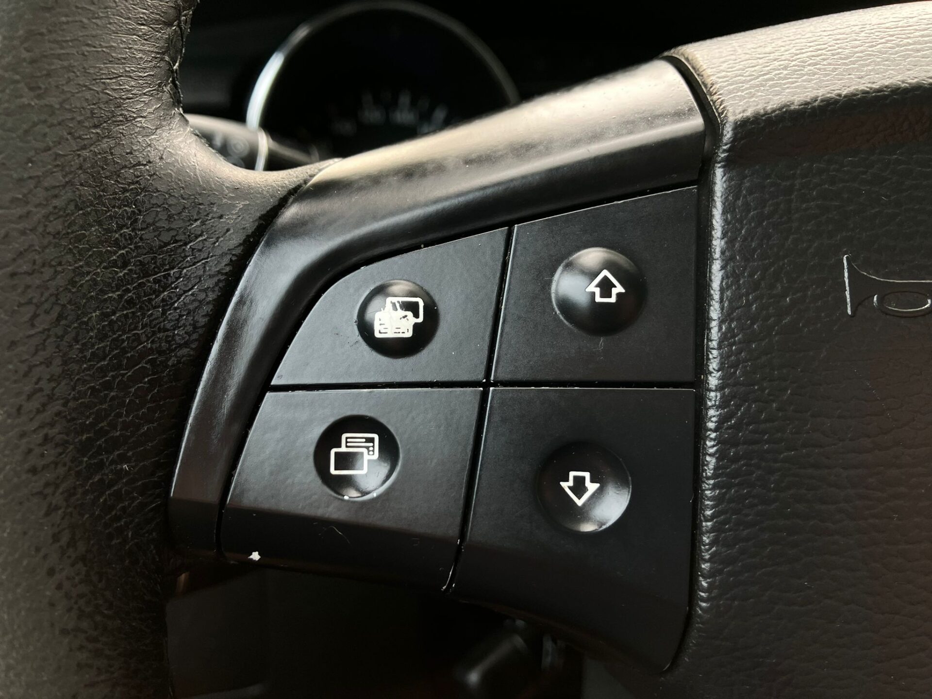 Mercedes Benz R320 7-vietas