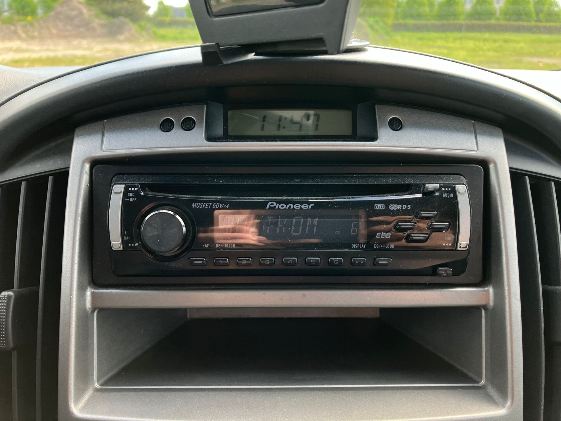 Hyundai H1 8-seats