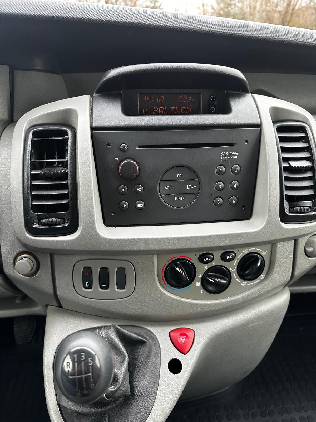 Opel Vivaro 5 seats