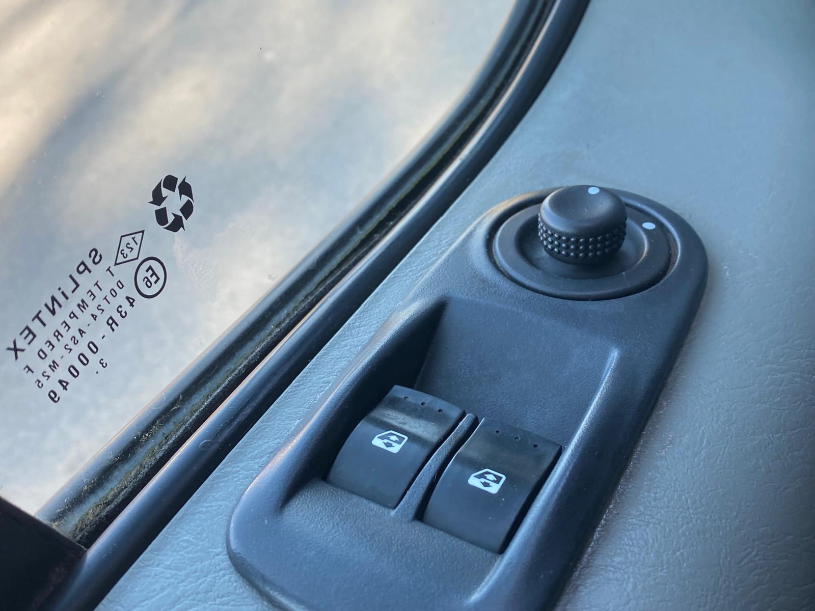 Opel Vivaro Грузовой фургон 3-мест