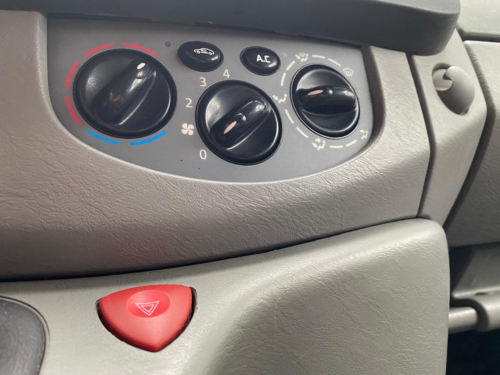Opel Vivaro 9 vietas