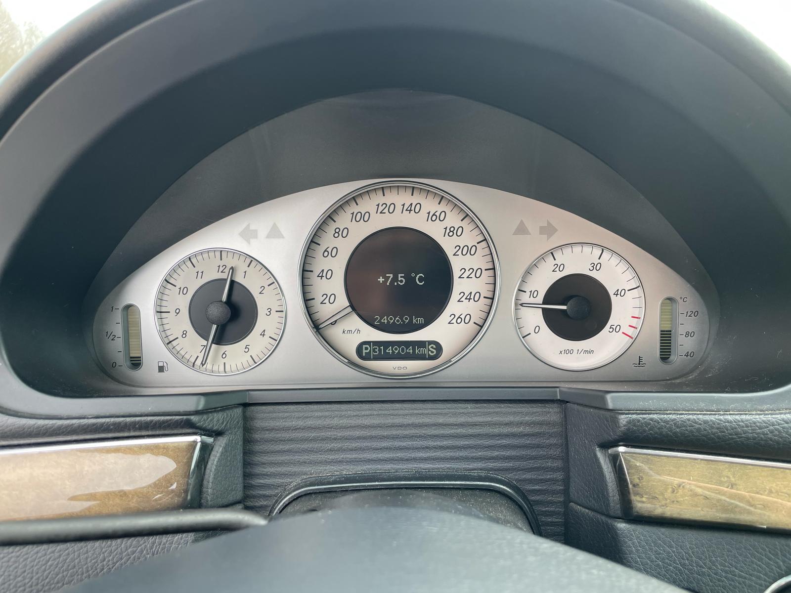 Mercedes Benz E320 AVANTGARDE