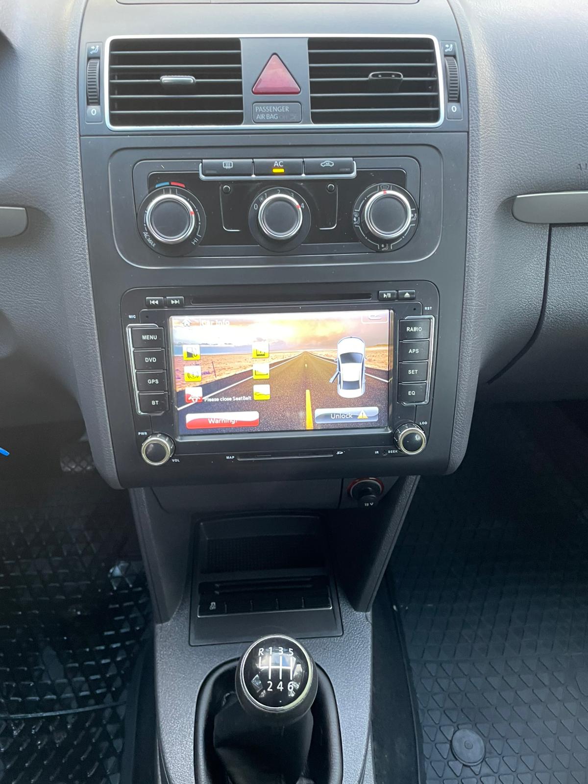 VW Touran 7-Vietīgs