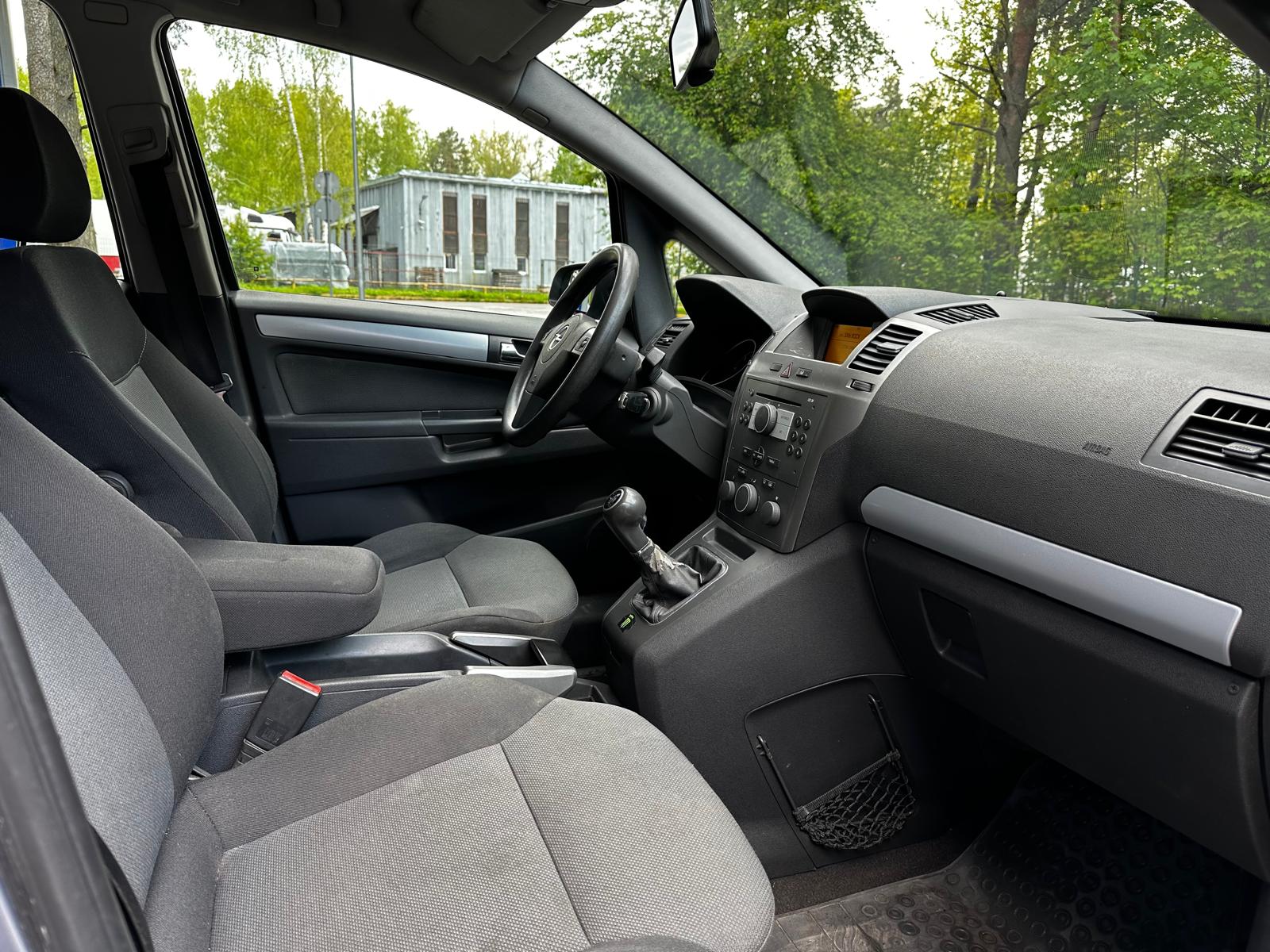 OPEL ZAFIRA 7-VIETAS
