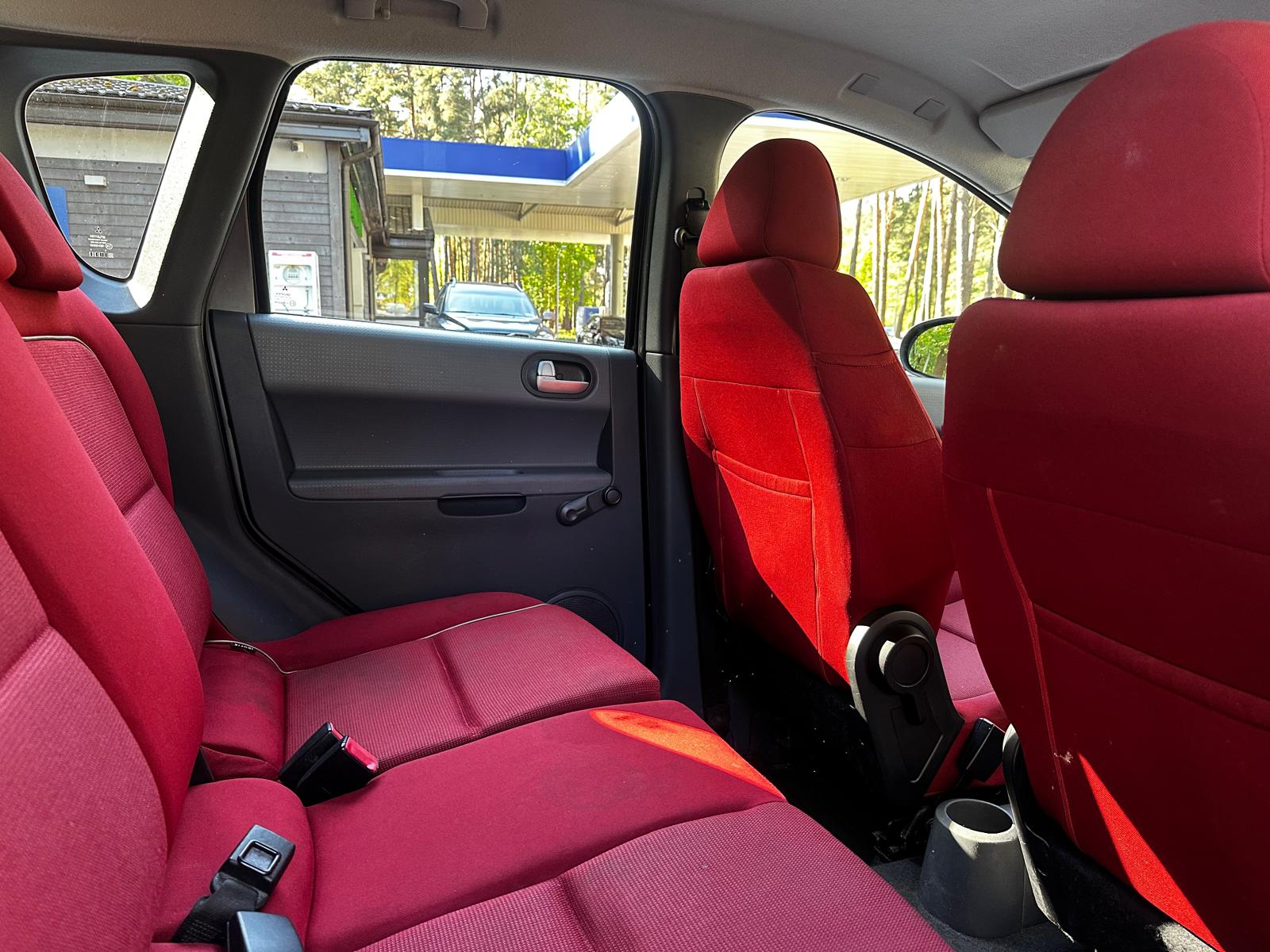 MITSUBISHI COLT