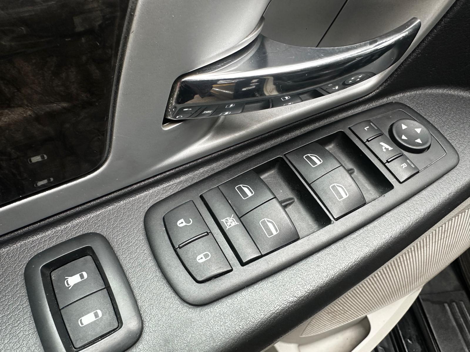 Chrysler Grand Voyager Limited Edition Stow N GO 7-vietas