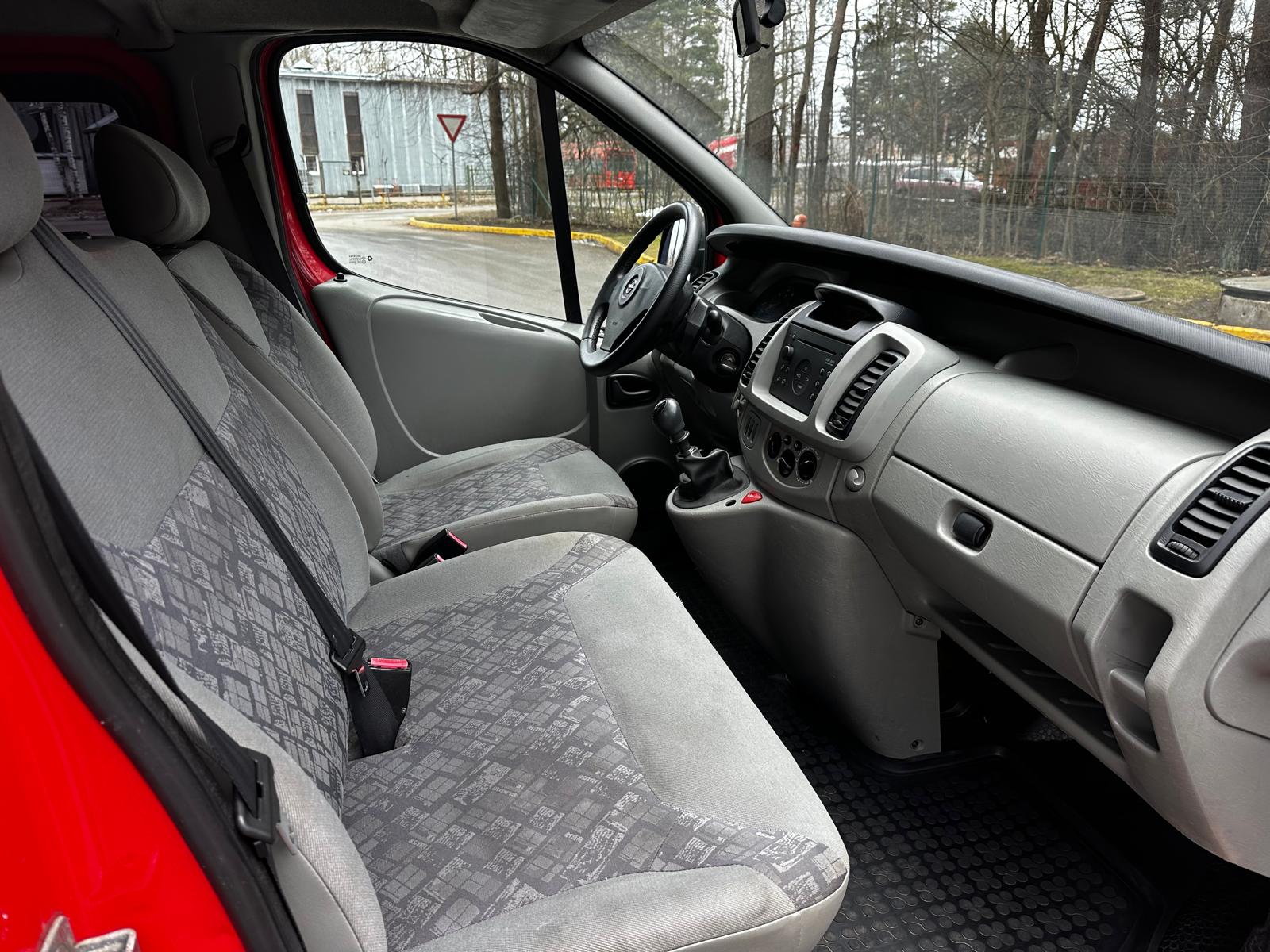 Opel Vivaro 5 seats