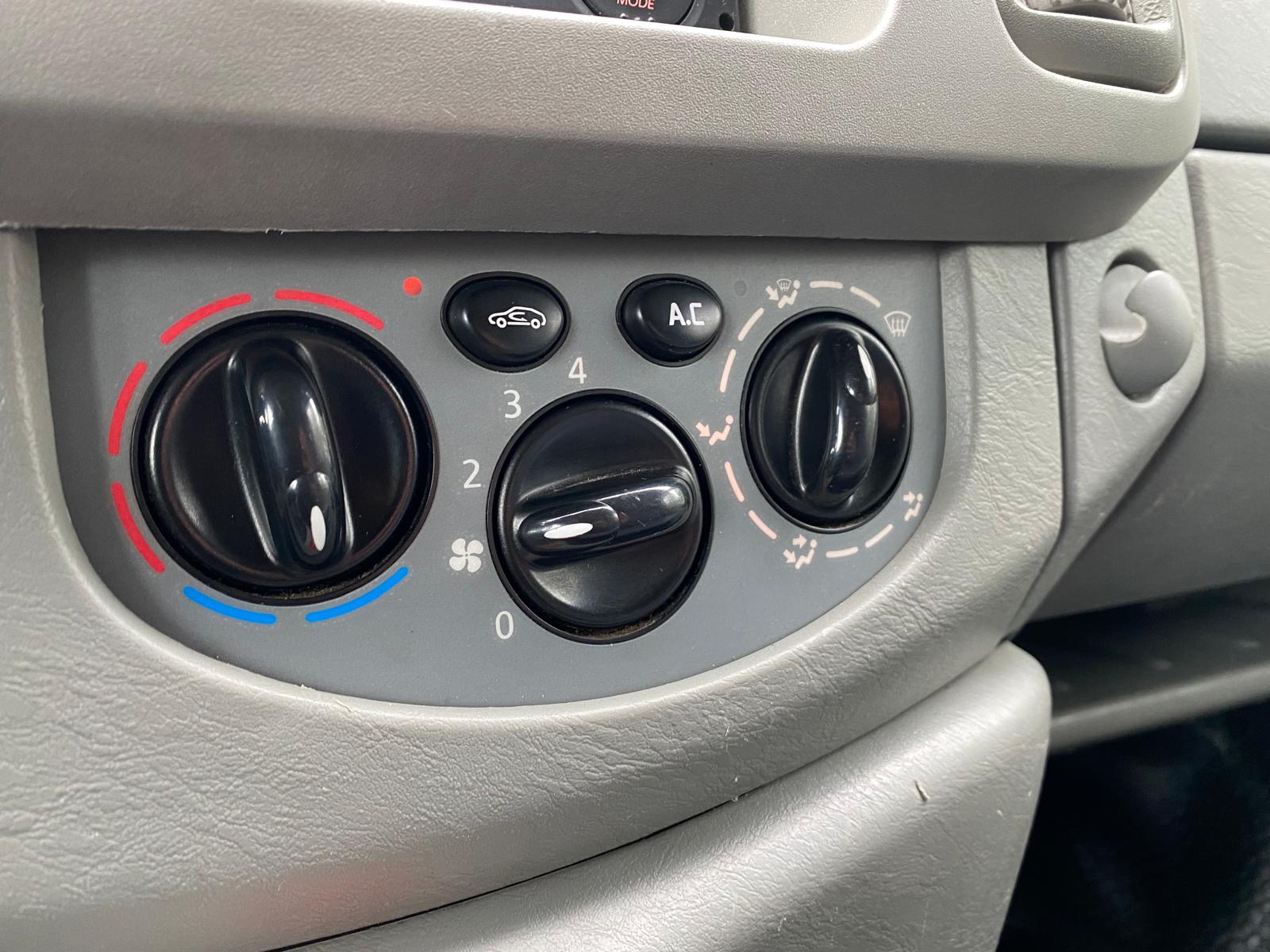 Renault Trafic Passenger 9-vietas