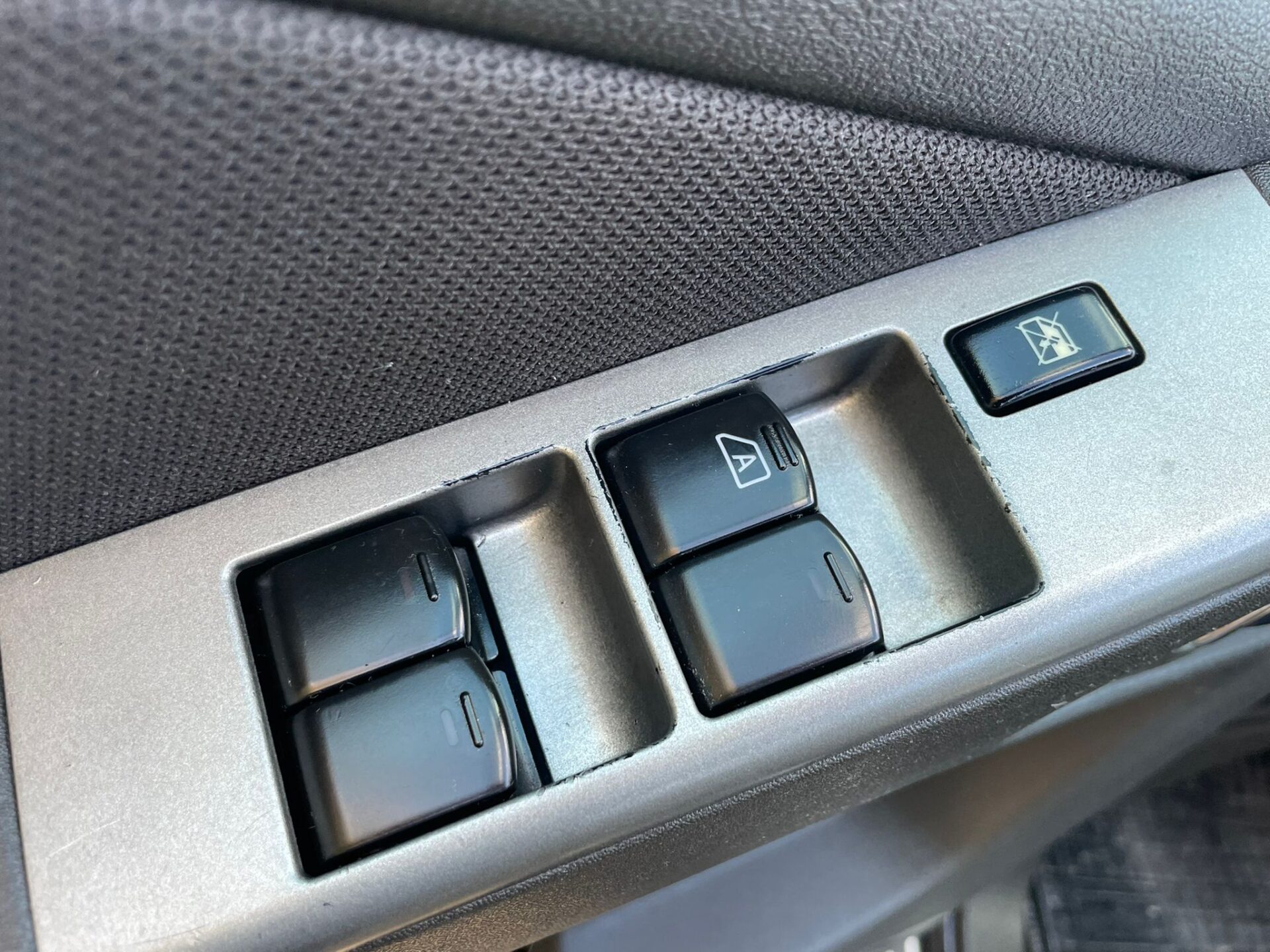 NISSAN PATHFINDER 4×4 7-vietas