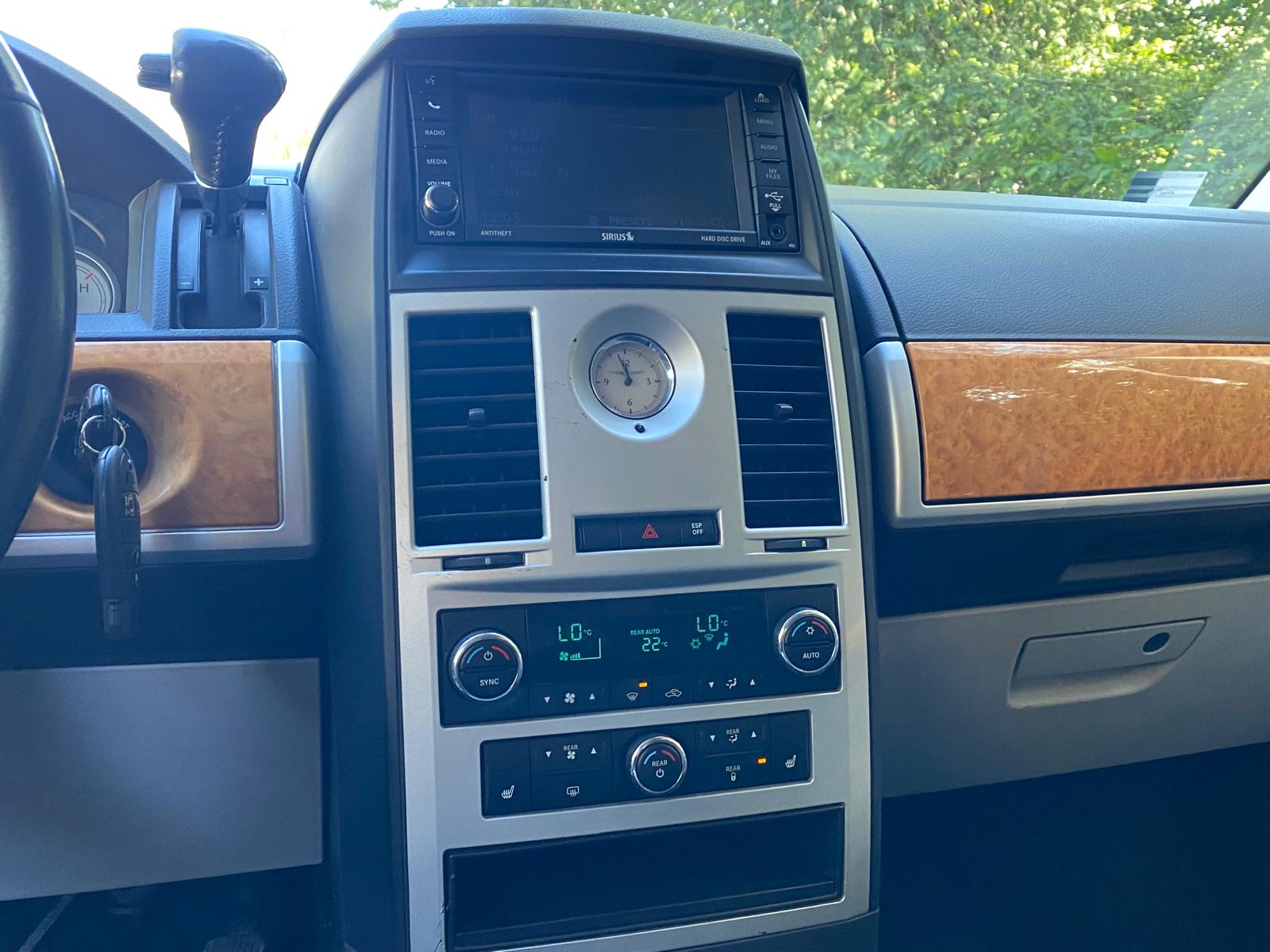 Chrysler Grand Voyager Stow&go limited edition 7-мест