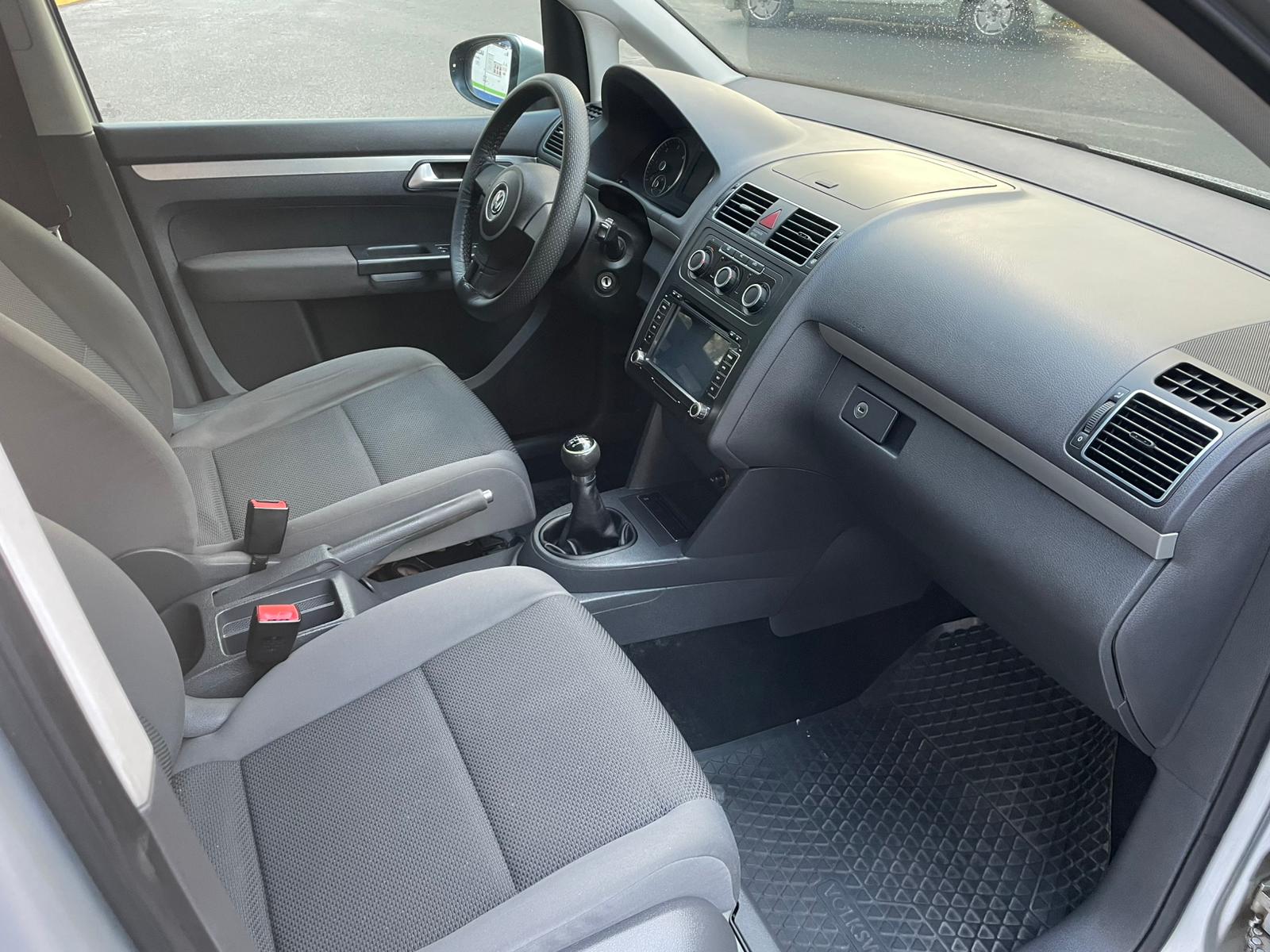 VW Touran 7-Vietīgs