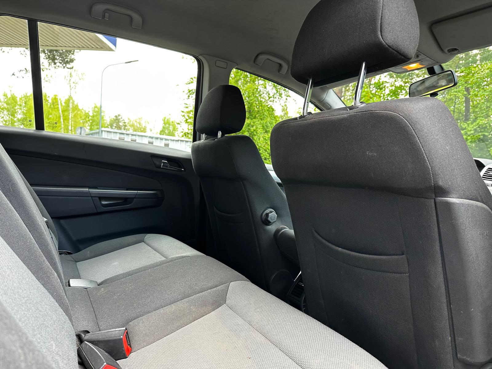 OPEL ZAFIRA 7-VIETAS