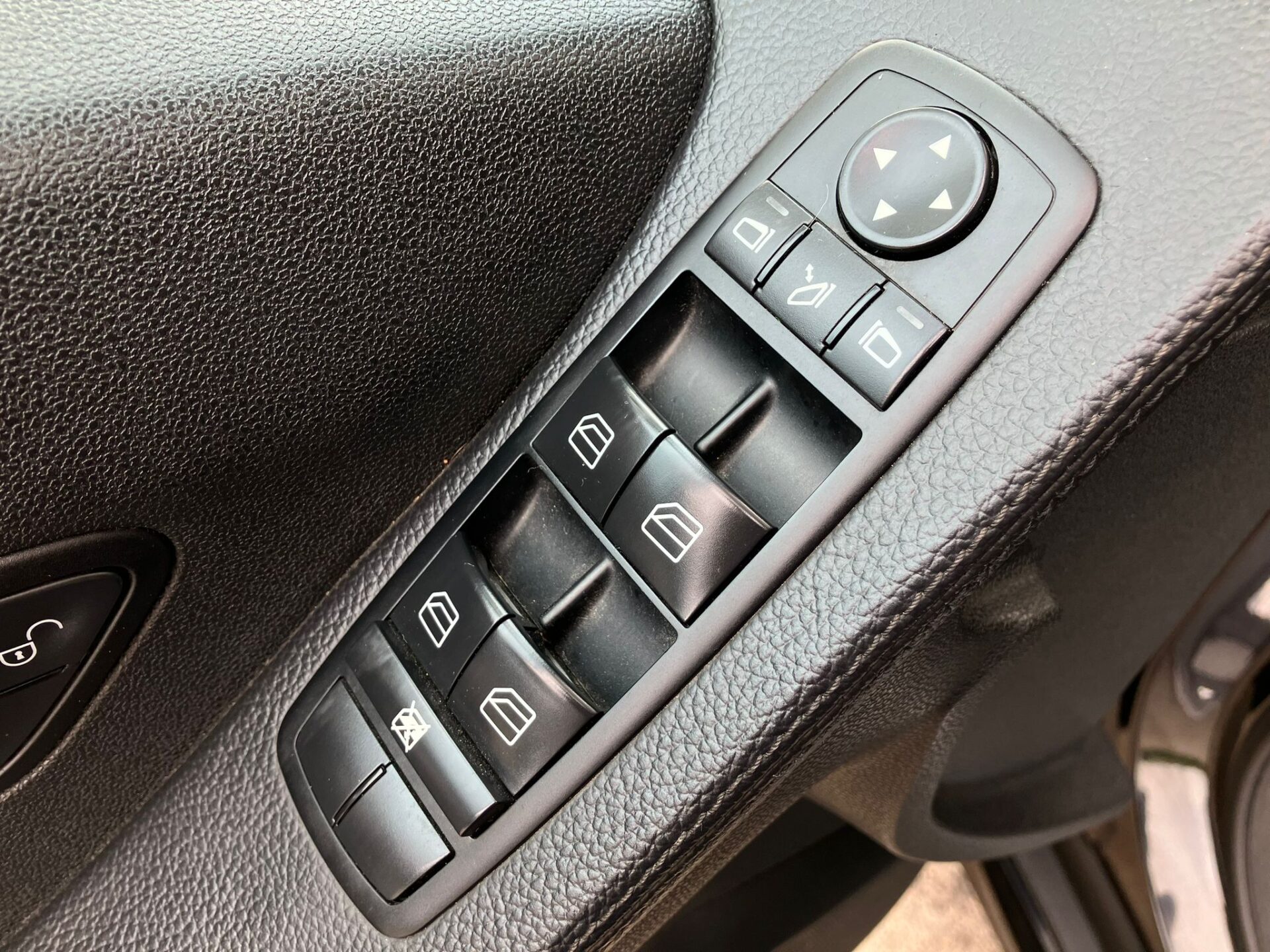 Mercedes Benz R320 7-vietas
