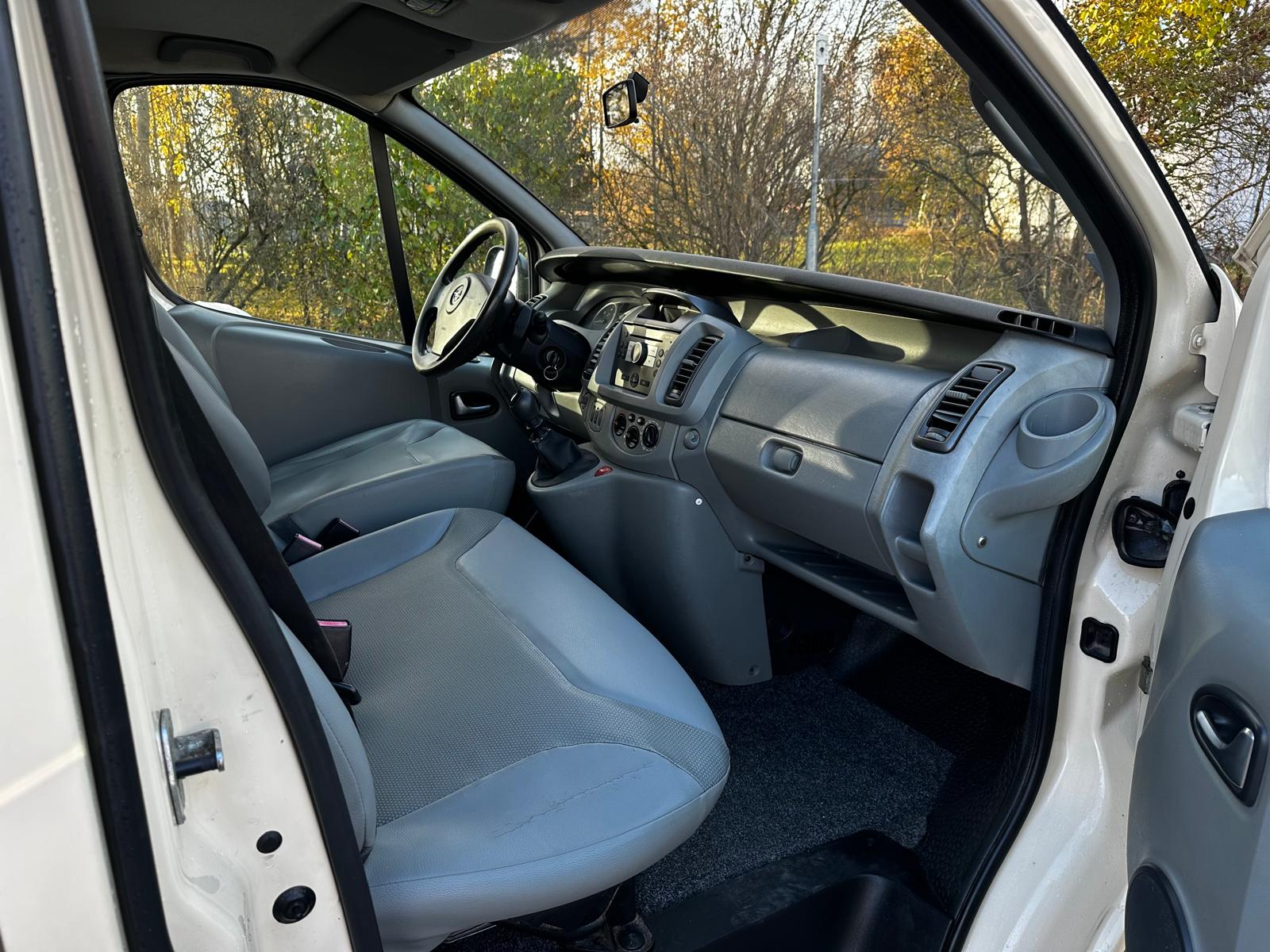 OPEL VIVARO 9-VIETAS