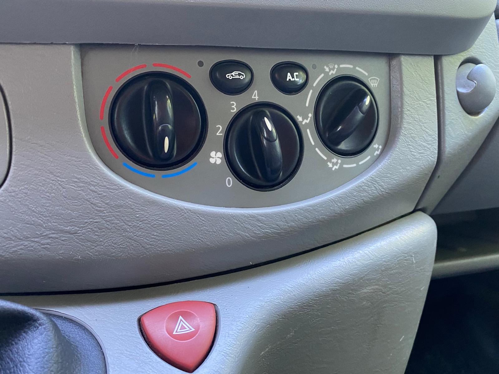 Opel Vivaro kravas buss 3-vietas