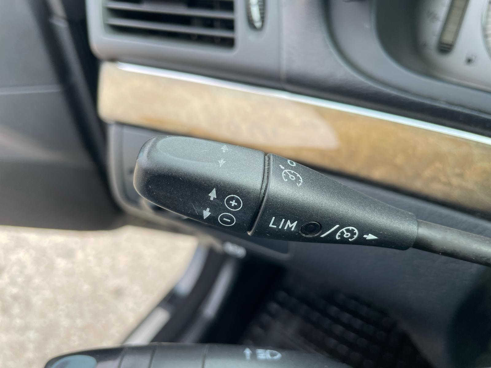 Mercedes Benz E320 AVANTGARDE