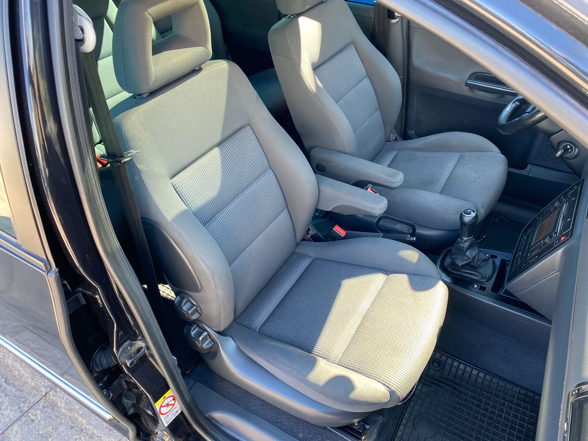 VW Sharan 7-Vietas