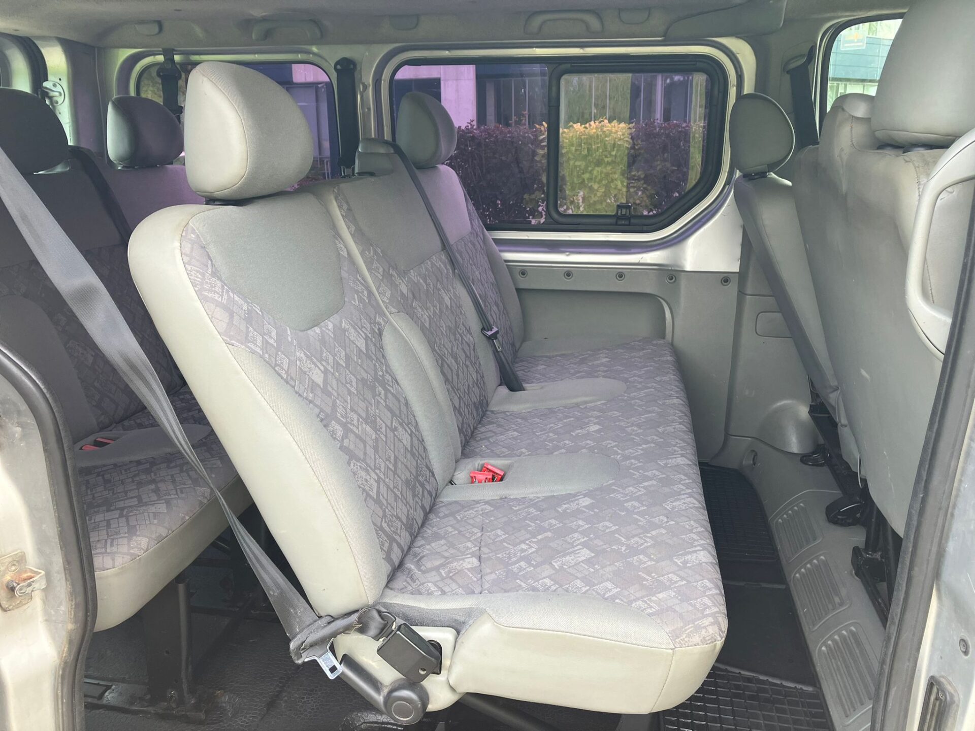 Opel Vivaro 9-vietas