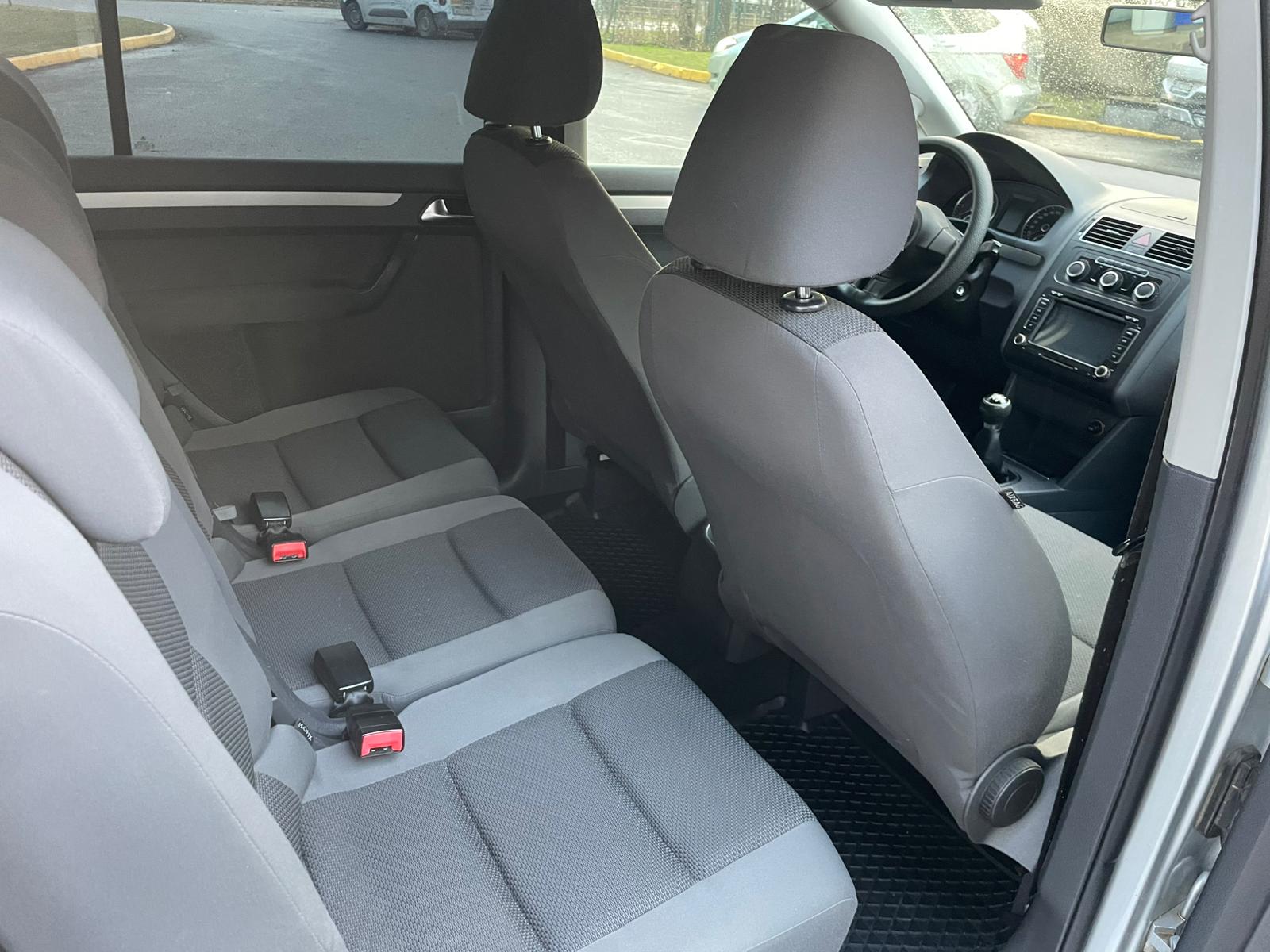 VW Touran 7-Vietīgs