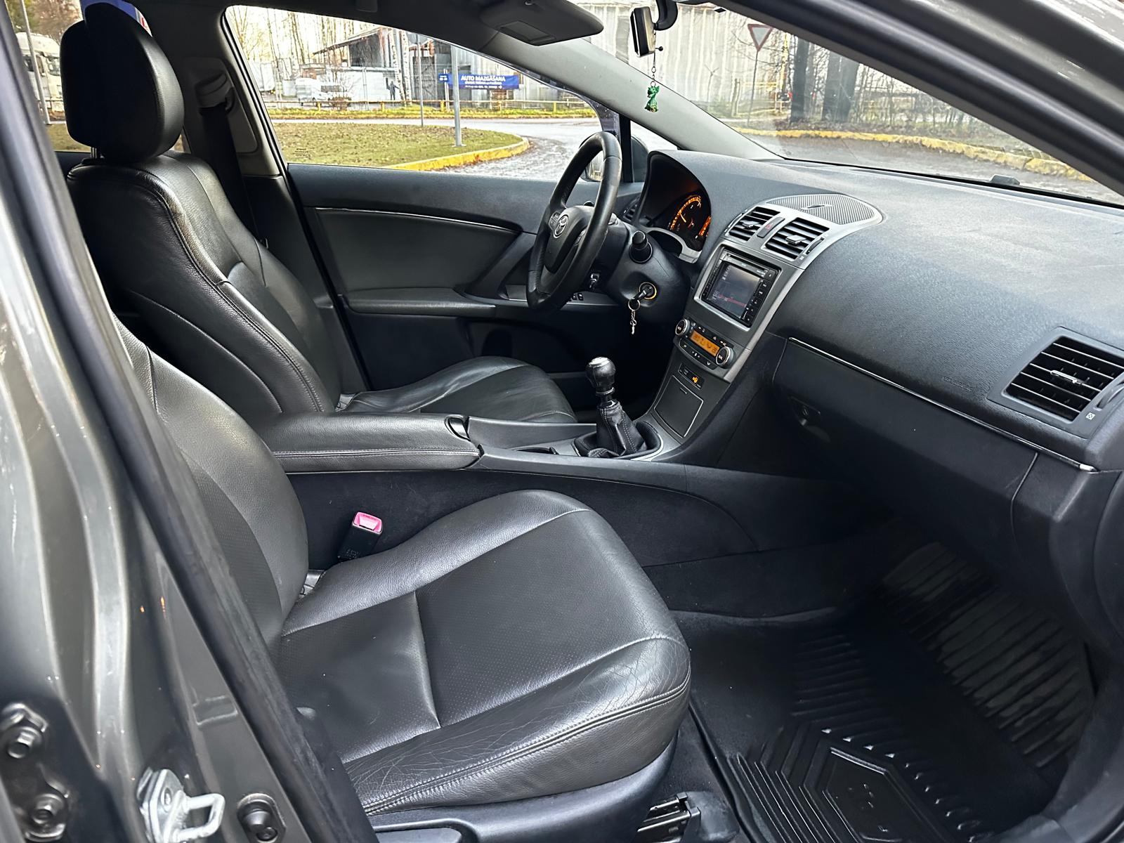 TOYOTA AVENSIS