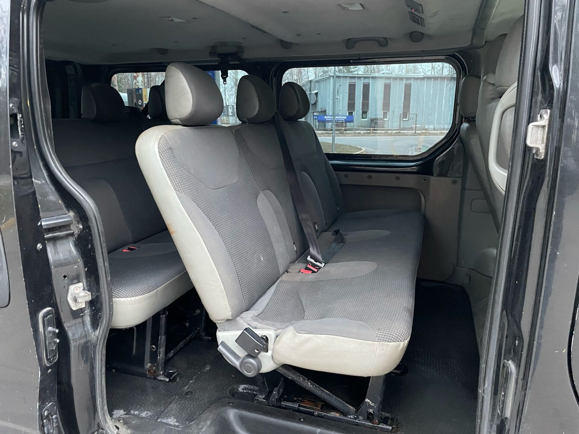 Opel Vivaro 9 vietas