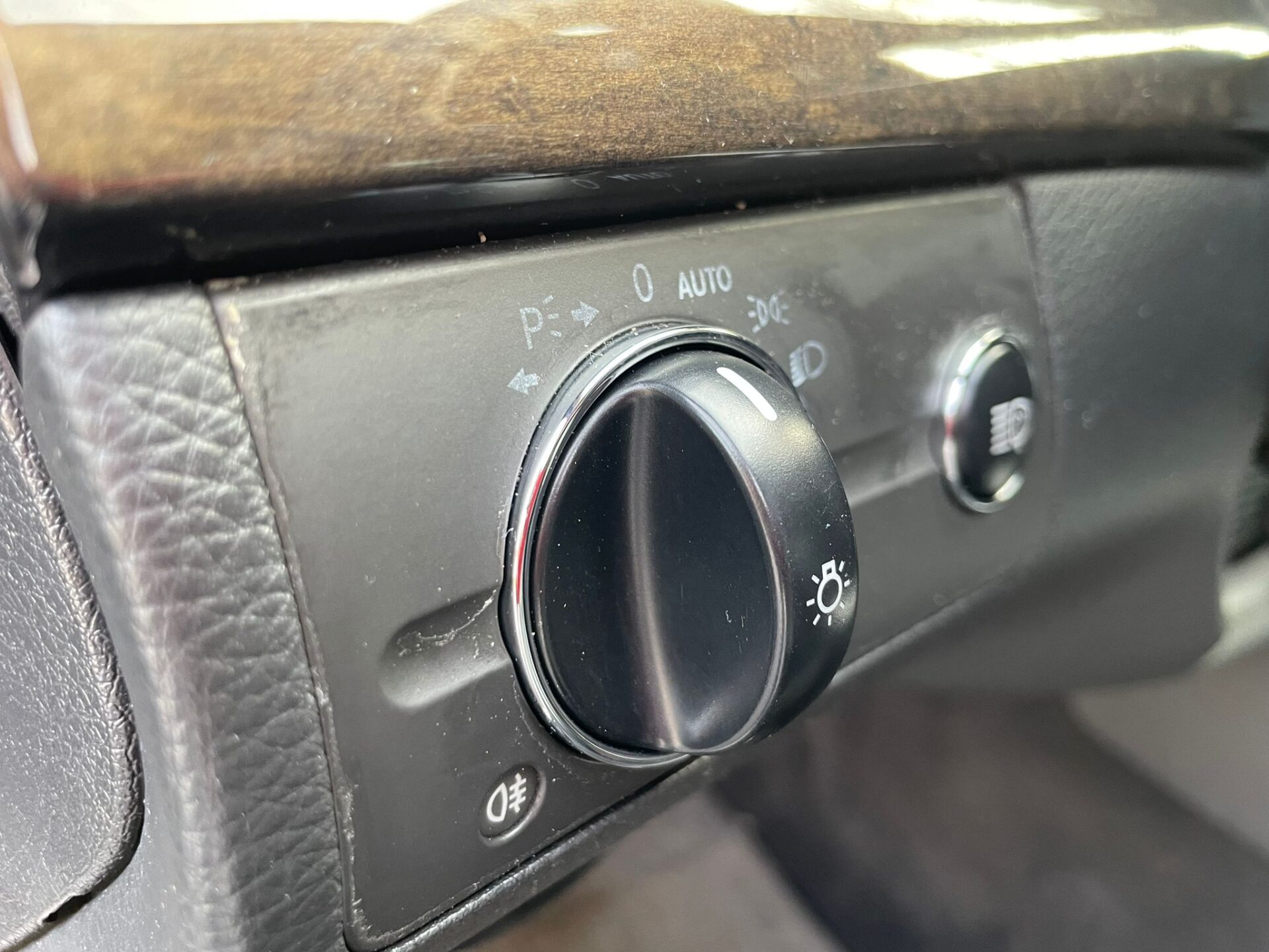 MERCEDES BENZ E240 AVANTGARDE