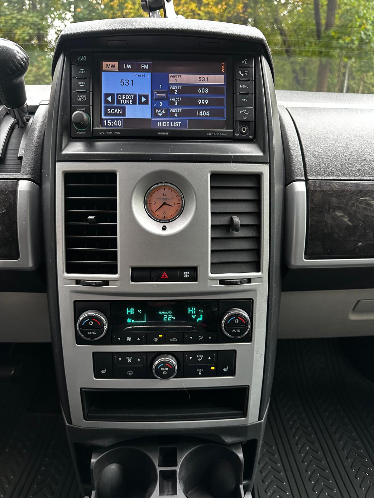 Chrysler Grand Voyager Limited Edition Stow N GO 7-vietas