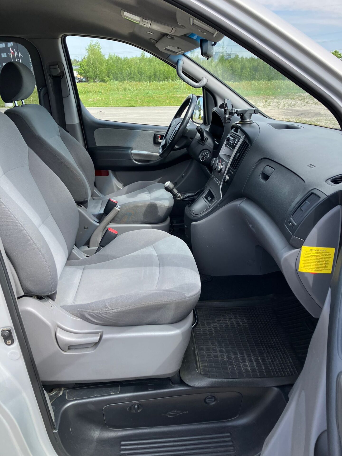 Hyundai H1 8-seats