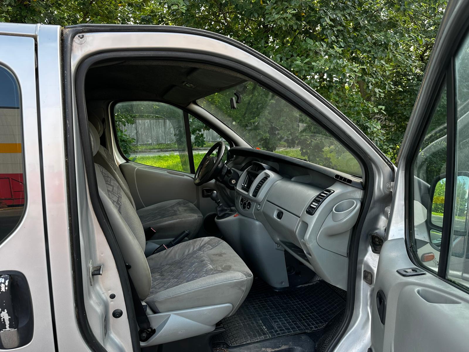 OPEL VIVARO 8-VIETAS