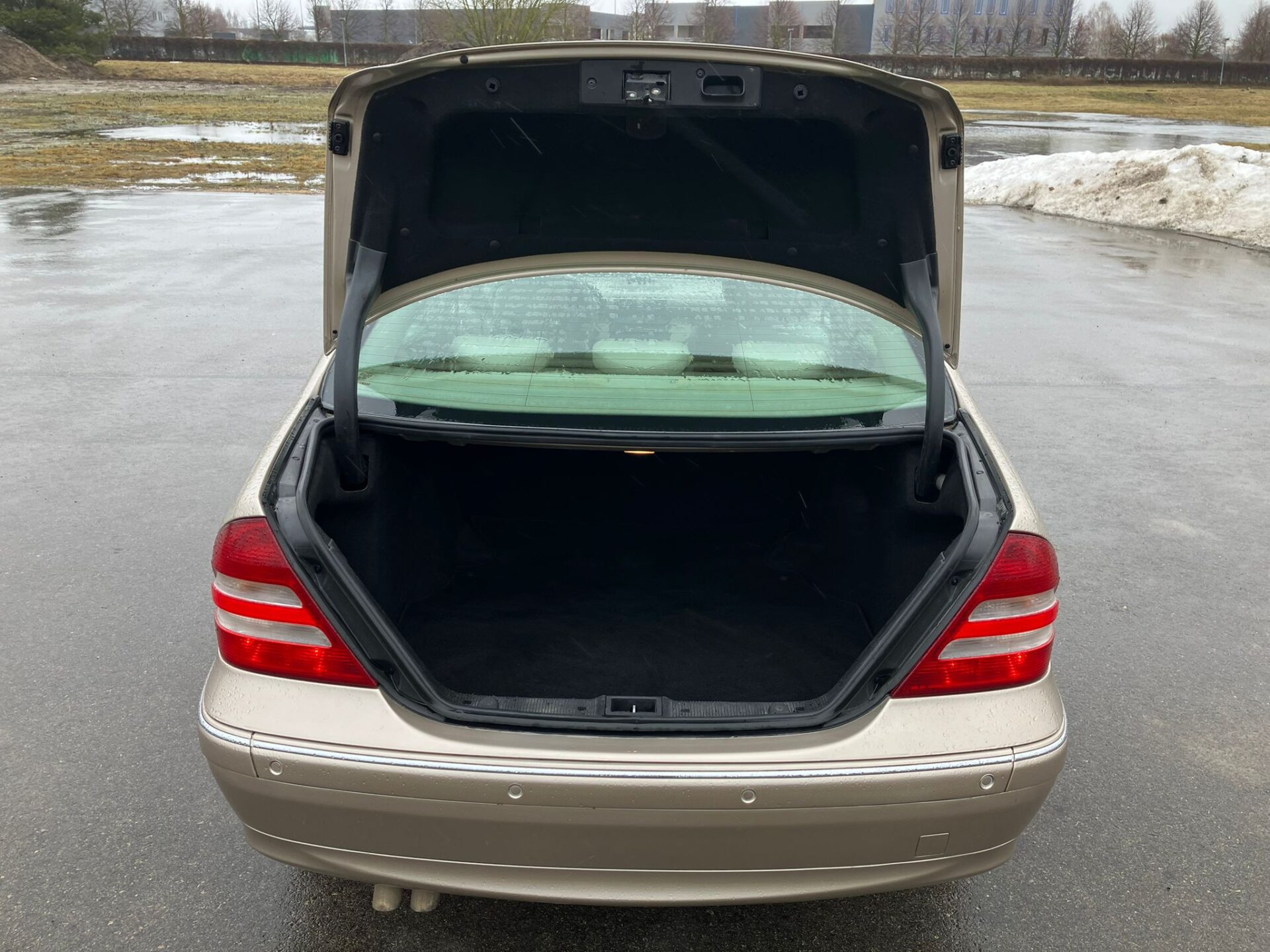 Mercedes Benz C180