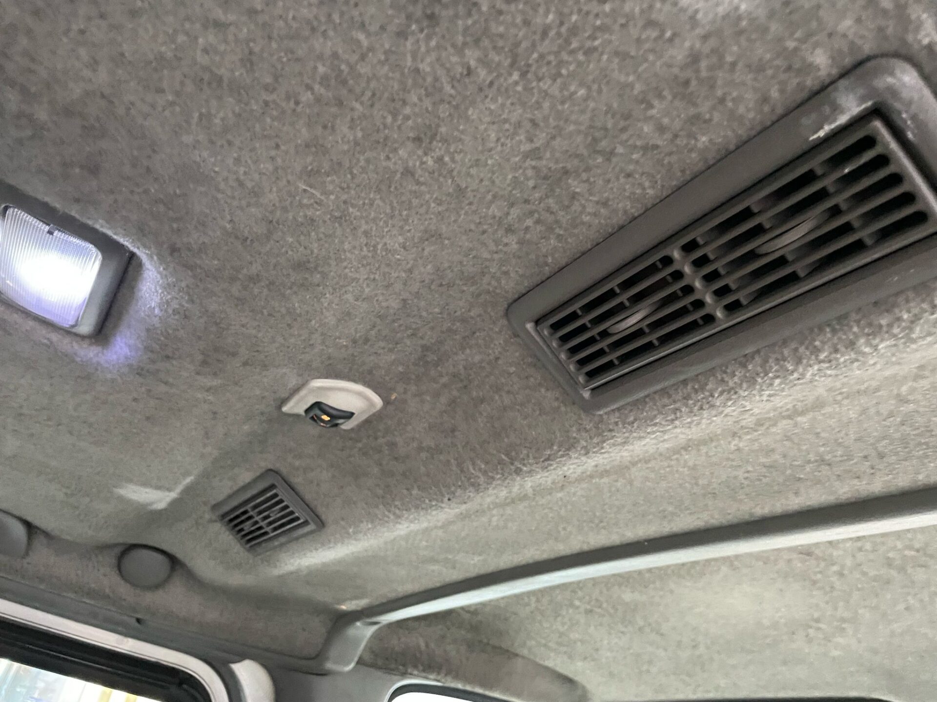 OPEL VIVARO 8-VIETAS
