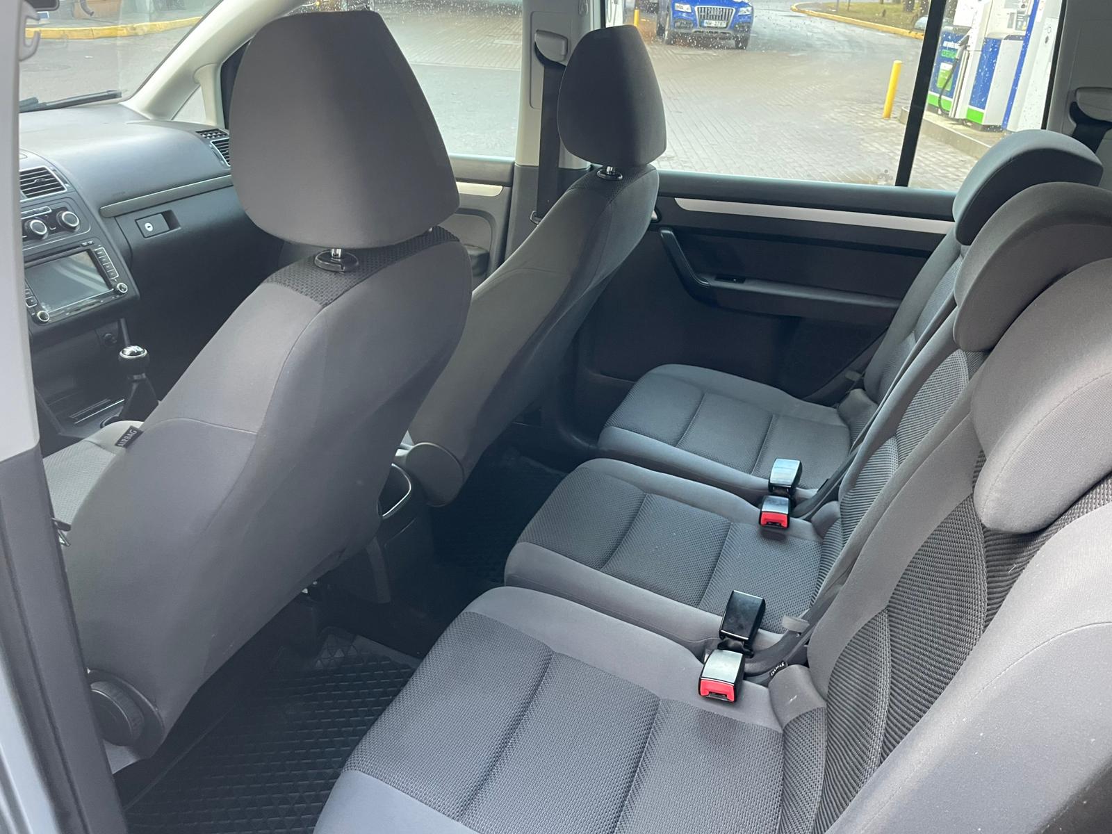 VW Touran 7-Vietīgs