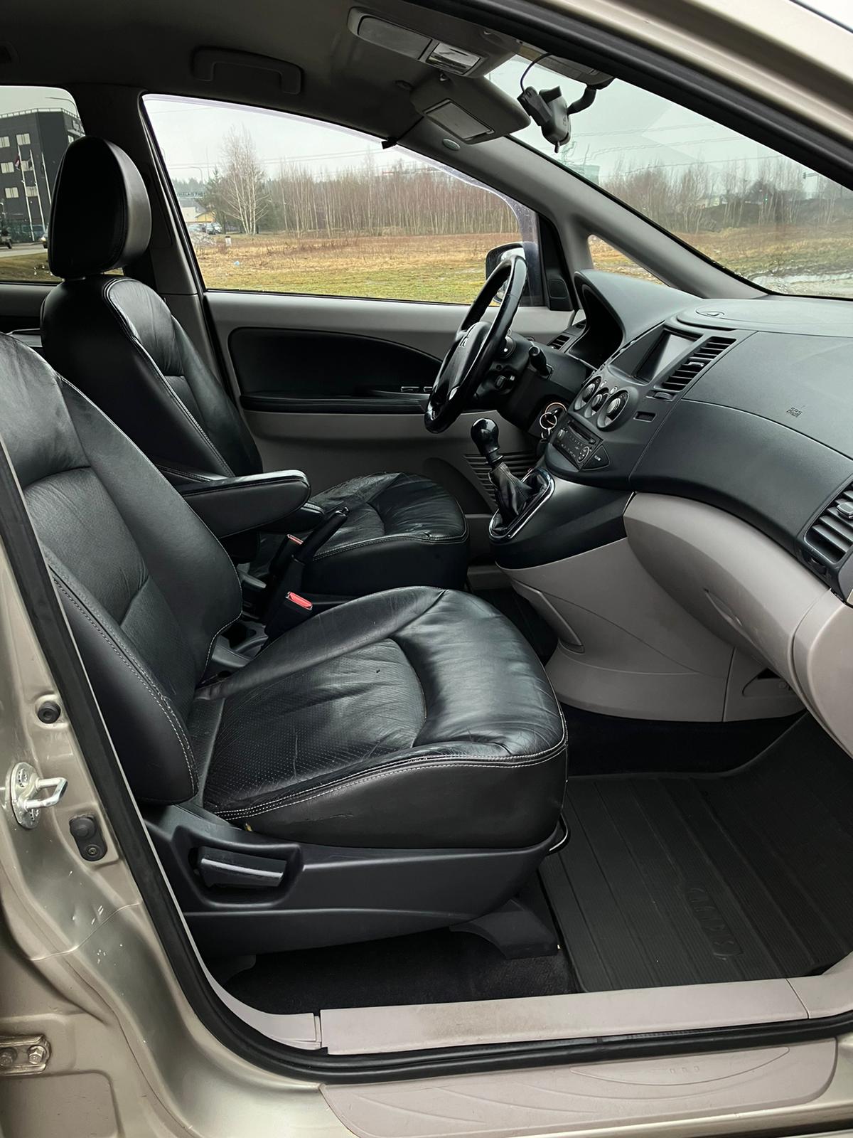Mitsubishi Grandis 7-vietas