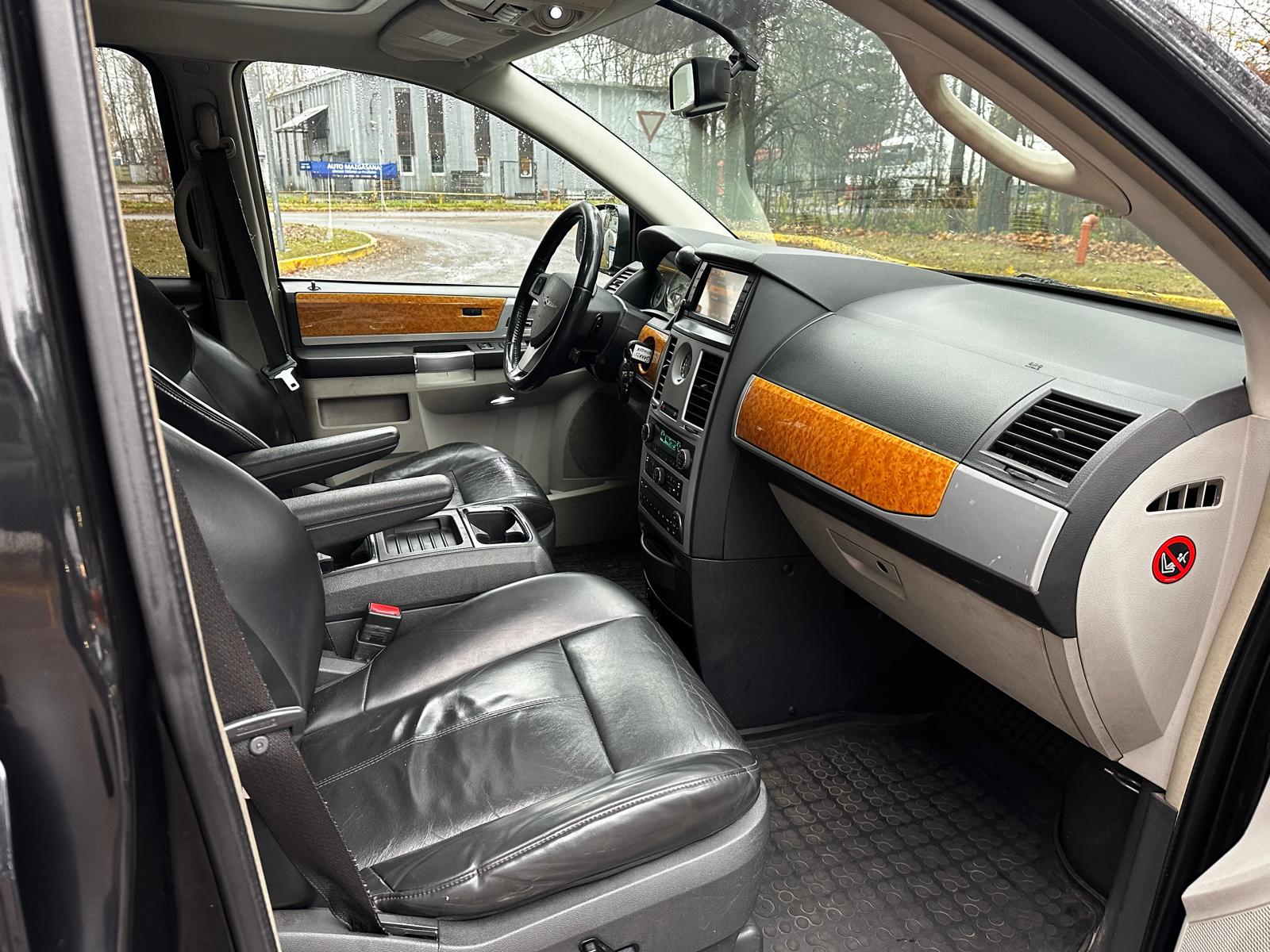 Chrysler Grand Voyager Stow&go 7-vietas