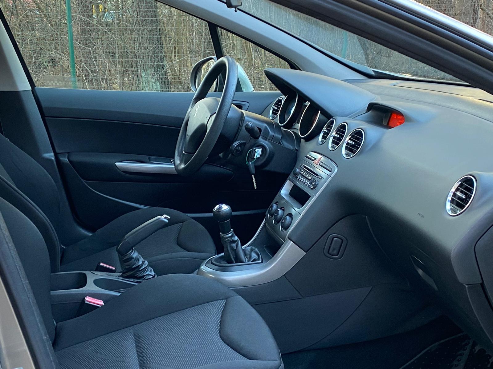PEUGEOT 308
