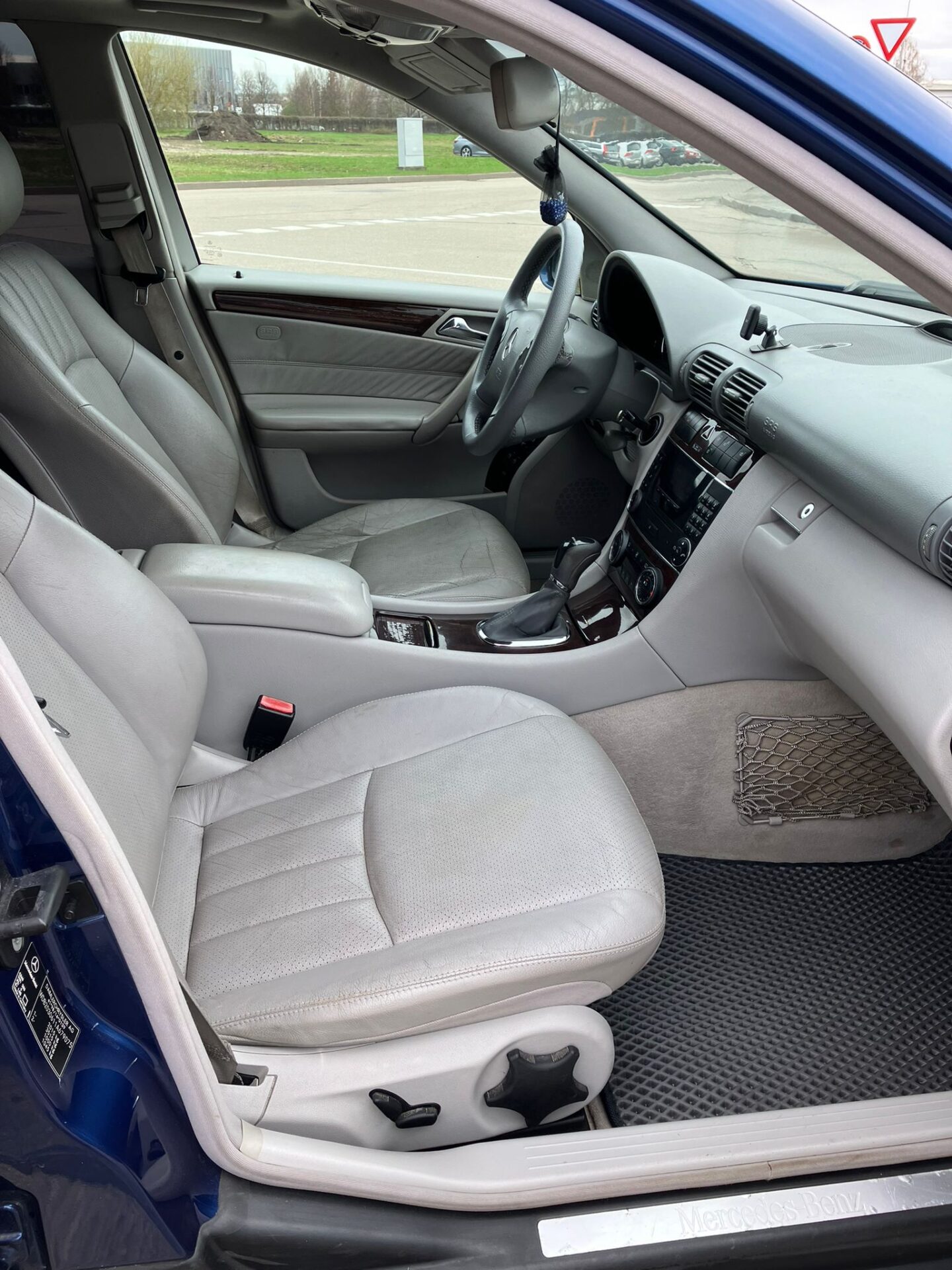 Mercedes C240