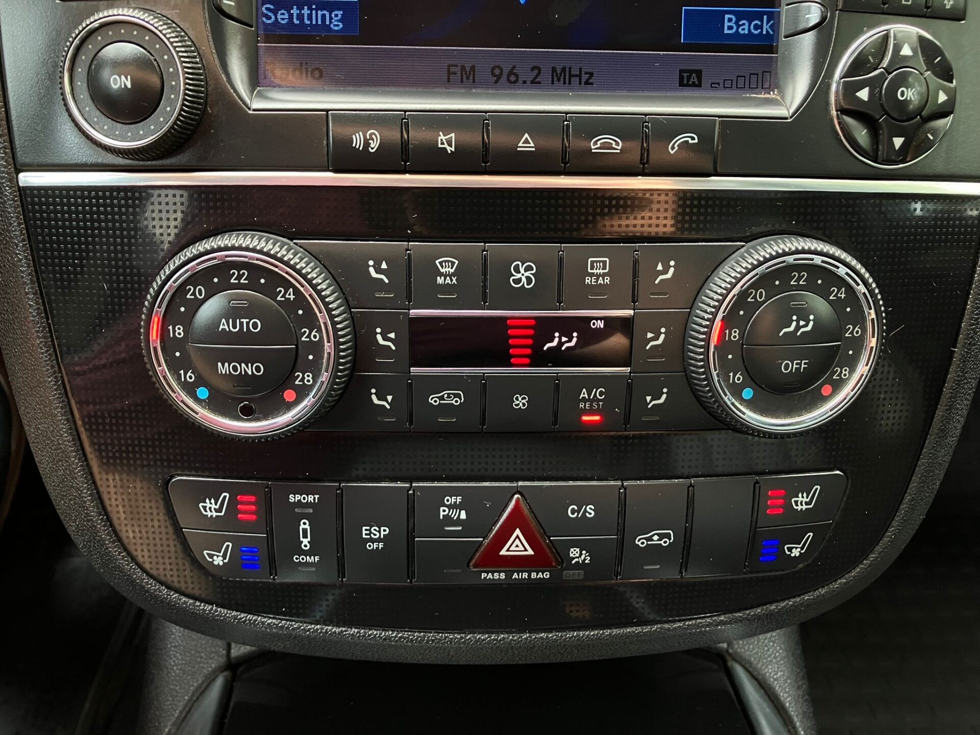 Mercedes Benz R320 7-vietas