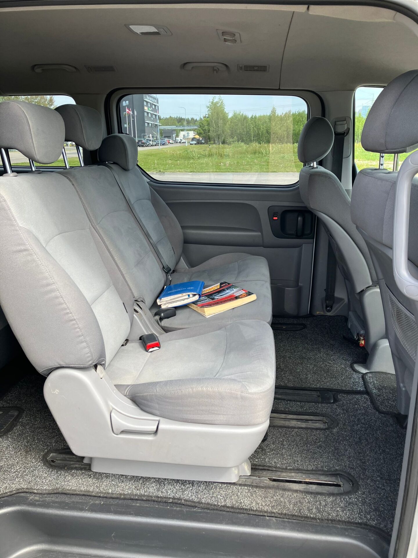 Hyundai H1 8-seats